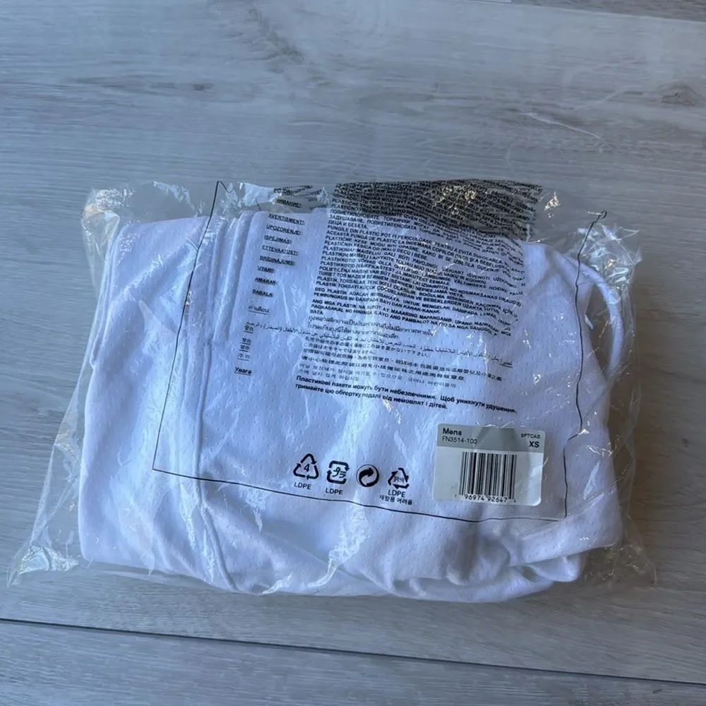 Nike Club Flow Shorts white size XS NWT in‎ packaging